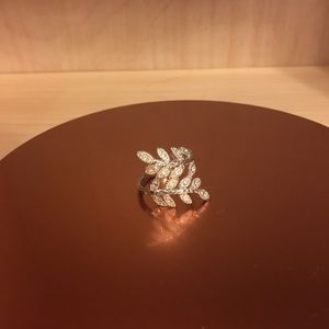 Sparkle leaf ring